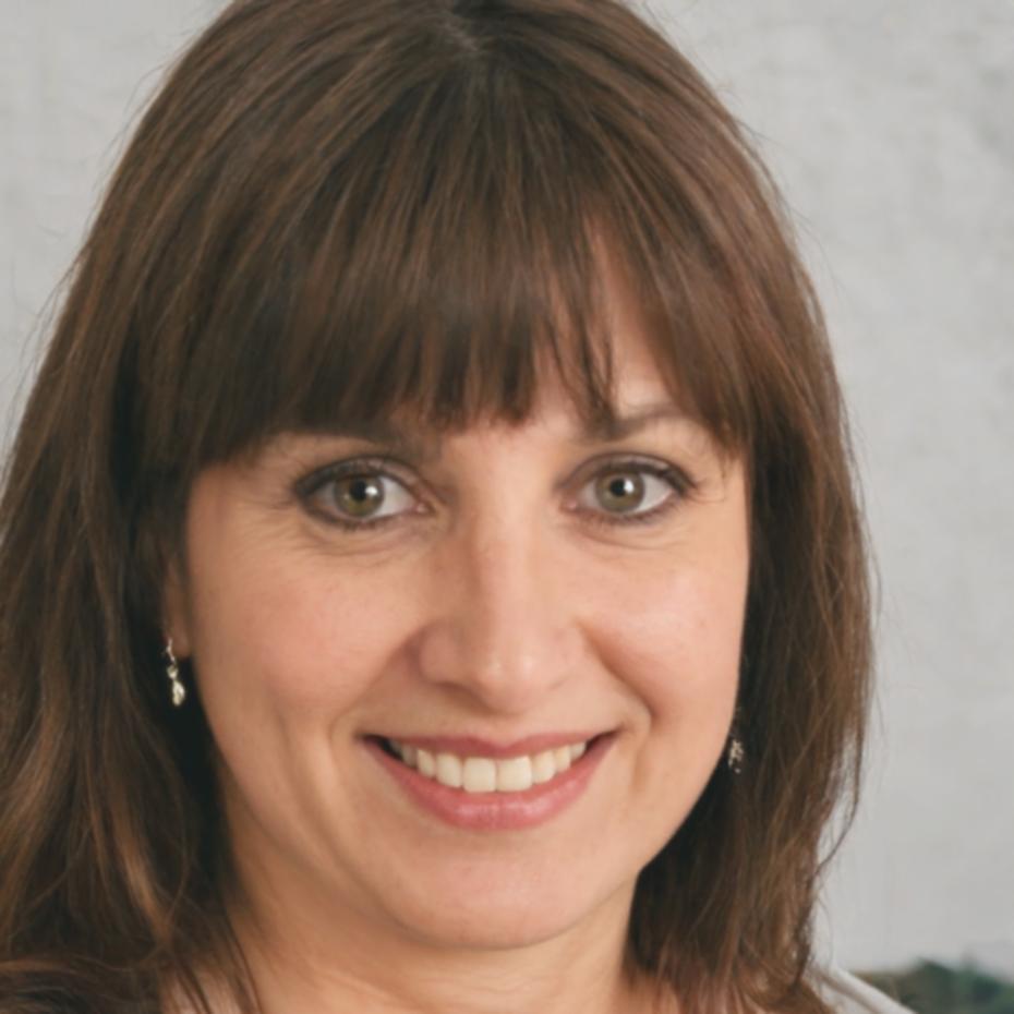 Estudiante internacional revisando su cartera de inversiones